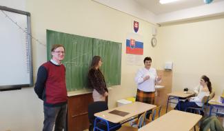 DF sa predstavila študentom gymnázií v Nových Zámkoch a Šuranoch - Prezentovali sme aj študijný program Drevené stavby.