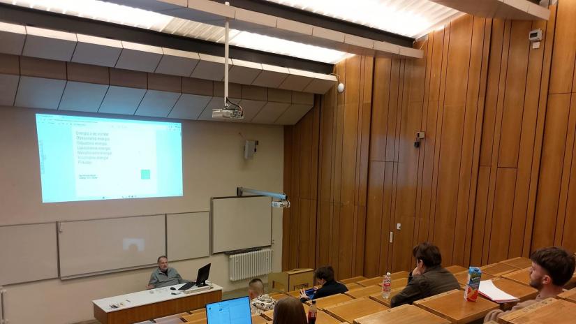 Prednáška pána Ing. Miroslava Bauca z firmy i-energy (Zvolen)