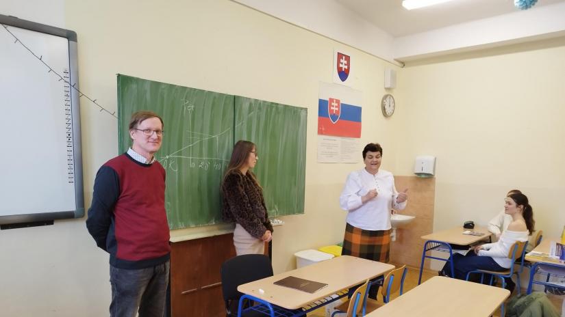 DF sa predstavila študentom gymnázií v Nových Zámkoch a Šuranoch - Prezentovali sme aj študijný program Drevené stavby.